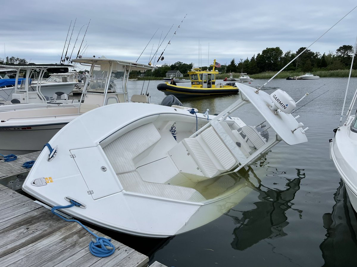 The Sea Tow South Shore team made quick work of this unfortunate situation recently.
#seatowstandingby #seatow #boating #marinesalvage #boatrecovery