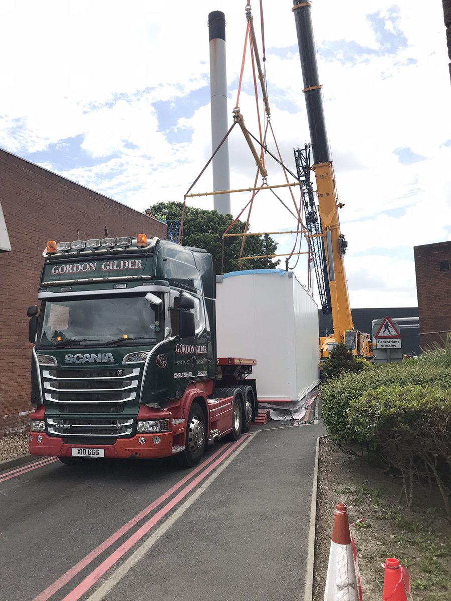 GeordieGynae's tweet photo. Big day for Maternity @Gateshead_NHS - our new modular obstetric theatre being winched in! A lot of hard work by @mshewts @QeFacilities @docaird @goodisonmw and others to get here https://t.co/48CzNKmyC9