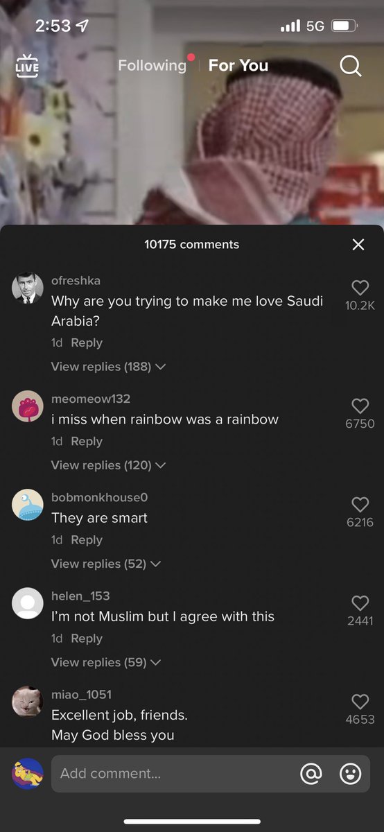 khxlidz's tweet photo. سكاي نيوز مسوين تغطية عن مصادرة المنتجات اللي بألوان قوس قزح في السعودية والكومنتات كانت عكس اللي يبون تماما 😂 https://t.co/l3S5hrL4ll