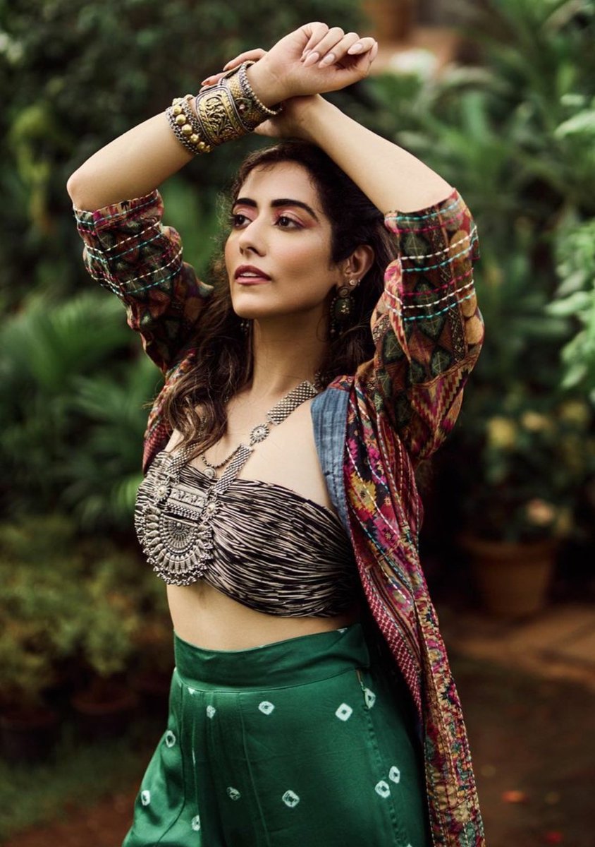 KollyCensor's tweet photo. . Jonita gandhi https://t.co/3TRl6xnoBB