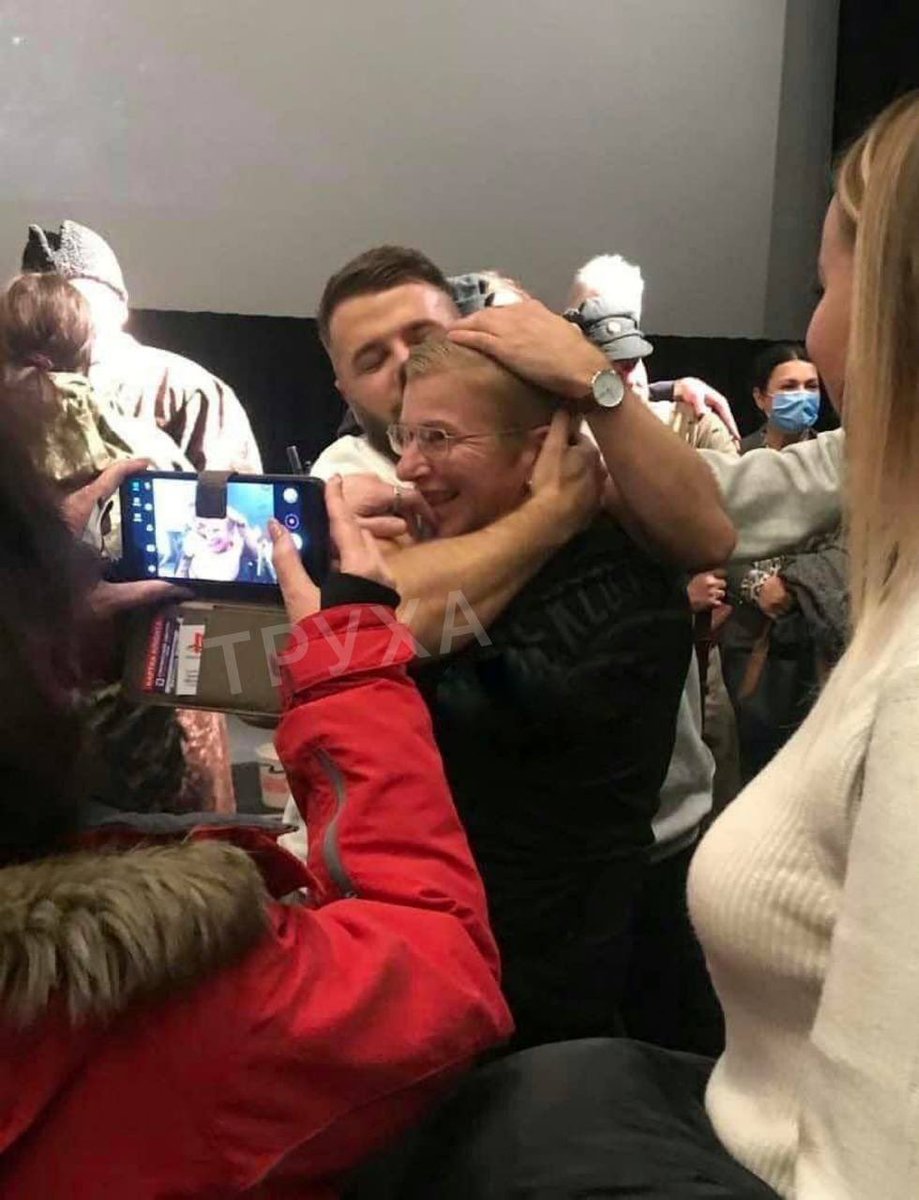 avalaina's tweet image. We don't have much good news right now, so let me also post this photo.  Doctor and volunteer Yulia Payevska (alias Tayra), who saved people's lives in Mariupol, was released after more than three months in Russian captivity
#StandWithUkraine