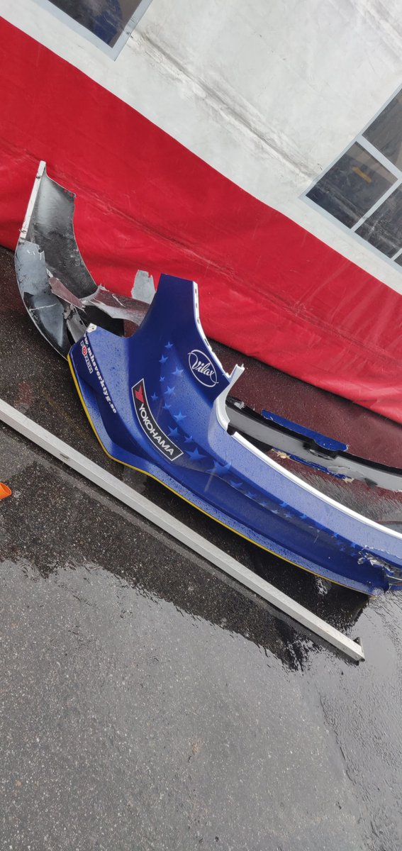 MsportXtra's tweet photo. UPDATE !! The car needs a bit more than just some ductape but if anyone can fix it, it"s @DStrandberg and #TeamStrandberg . Hope the car is fixed on time for @STCC_Official race 2. #MsportXtra #STCC #Skelleftea #DrivecenterArena https://t.co/xgkDTpzJrz