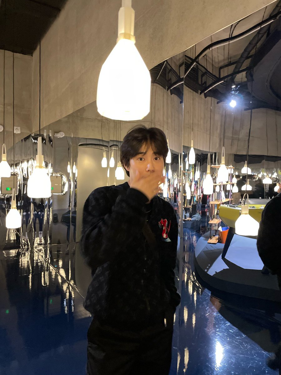 SuhoCommunityID's tweet photo. [220618 💬🐰]

(Photo) 

B cut of Suho https://t.co/bjs9a5mkFK