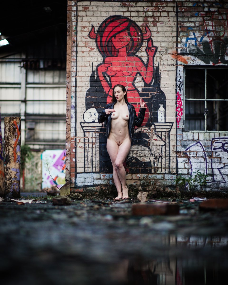 Sigyn_model's tweet photo. Worship.

Photo by @richgibbsphotography

#graffiti #graffitiart #artnude #nudephotography #ukmodels https://t.co/hVbCy67FD6