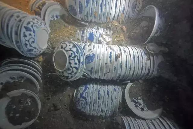 SarahWardAU's tweet photo. #ShipwreckSaturday - today's #WreckoftheWeek is #NanAo1, discovered in 2007, excavated in 2010 and the only late Ming dynasty Longqing Era (1567-1572 CE) merchant shipwreck that evidences pirates of the ancient Maritime Silk Route 🏴☠️⛵️💦
#shipwrecks #MaritimeArchaeology #China https://t.co/7SxzUTn814