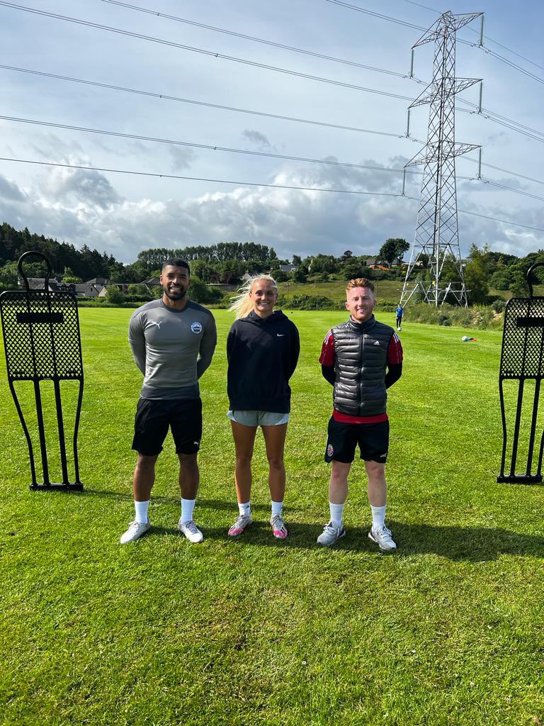 Great to have current Rangers and Scotland player Sam Kerr in this morning before meeting up with the Scotland squad 🏴󠁧󠁢󠁳󠁣󠁴󠁿 

Another positive role model for the girls within our academy alongside Nicola Docherty 🤝

What a session this morning 👏⚽️🔥