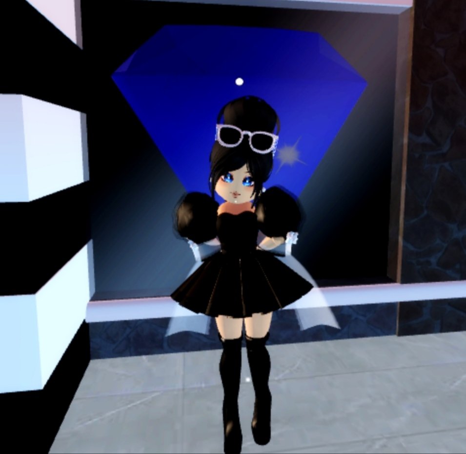 sara_sgaming's tweet photo. Party look. #Roblox #royalehigh #fashion https://t.co/sbdnsrGVQ6