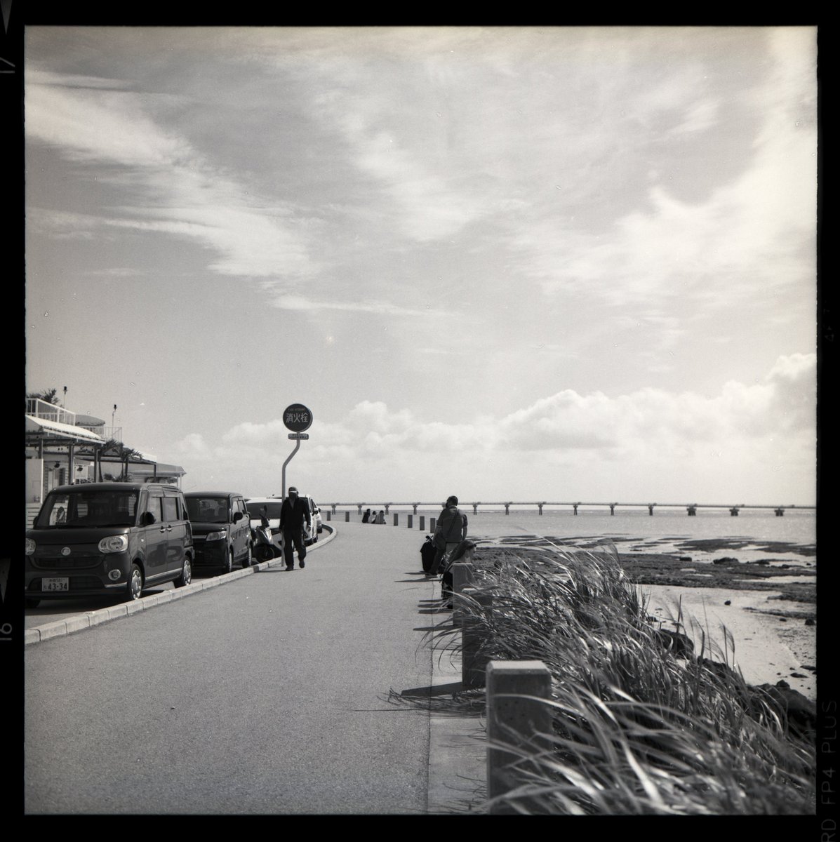 zeiss_okinawa's tweet photo. Xtol 1+1 8:30 min at 20C°
#ファインダー越しの私の世界 #フィルムカメラ #filmcamera #monochrome #モノクロ #モノクロの世界 #二眼レフ #ローライフレックス #rolleiflex #rolleiflex35e #planar #fp4plus #ilford #沖縄 #お写ん歩 #selfdevelop #自家現像 #海 https://t.co/TPu69Yejmv