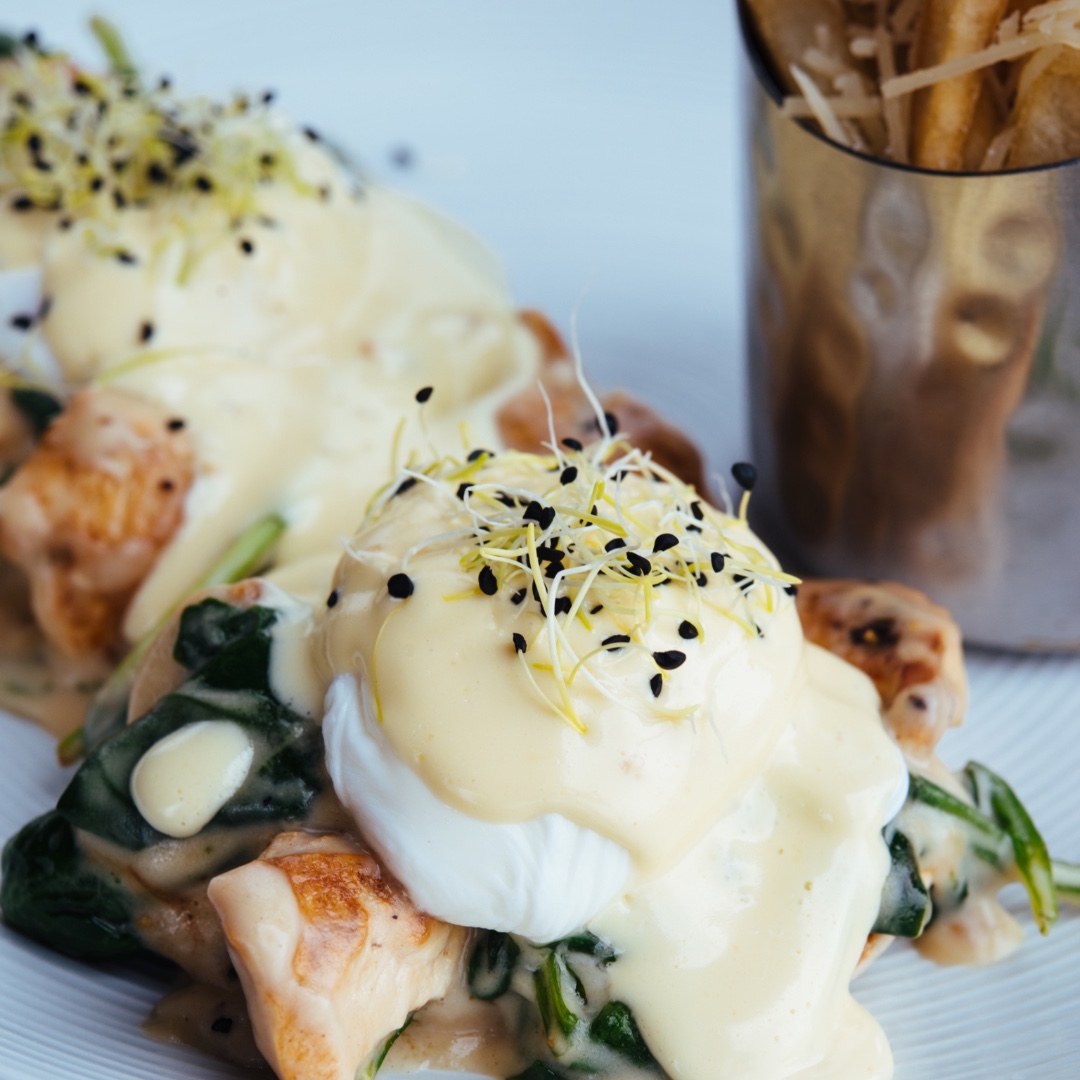 Saturdays are made for brunch and Bennys.

And did we mention LIVE music today? 🎵
#chickenflorentine #brickandspoontupelo