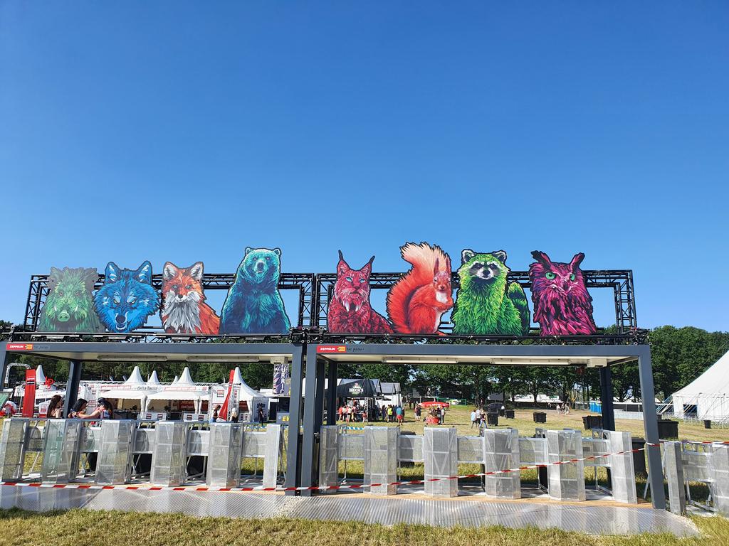 Marco_Bosa49ers's tweet photo. Wetter top.
Bier ist kühl.
Gute Musik hören. @hurricanefstvl #festival #Scheessel #Hurricane2022 #hurricanefestival https://t.co/rYgip0P2N4