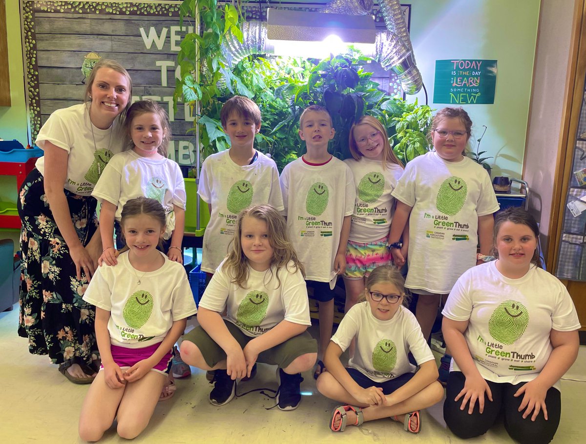 MsOickle's tweet photo. Just look at that garden and those smiles 🤩 Our Grade 2-3 class has LOVED growing this year with Little Green Thumbs! @littlegrnthumbs @LGTmaureen @AITCNL @NLESDCA @bpprimary https://t.co/o4a8Nx3kYn