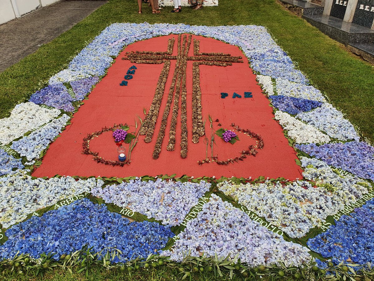 Mvfaraldo's tweet photo. Parte del gran trabajo realizado por alfombristas de #Perbes y #Miño con motivo de las fiestas de #Corpus en #Perbes
Enhorabuena!!
#AlfombrasCorpus2022
@ConcelloMino @AlfombristasGAL
#Miñotenpresente #Miñoéfuturo
#MiñoAvanza #EnCaMiño https://t.co/3TAsP7L46w