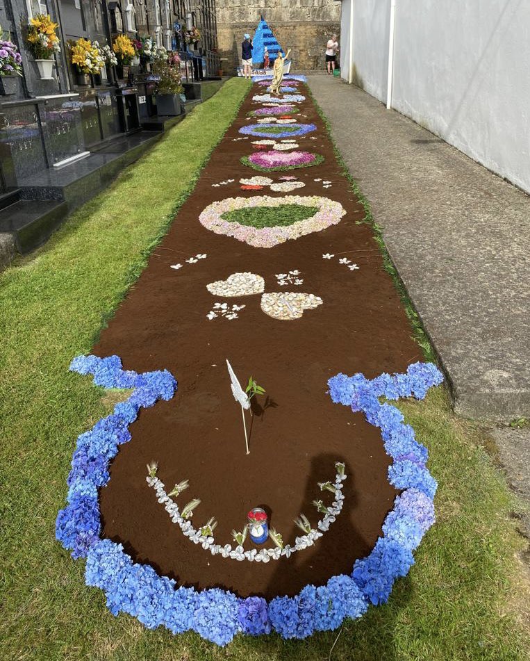 Mvfaraldo's tweet photo. Parte del gran trabajo realizado por alfombristas de #Perbes y #Miño con motivo de las fiestas de #Corpus en #Perbes
Enhorabuena!!
#AlfombrasCorpus2022
@ConcelloMino @AlfombristasGAL
#Miñotenpresente #Miñoéfuturo
#MiñoAvanza #EnCaMiño https://t.co/3TAsP7L46w