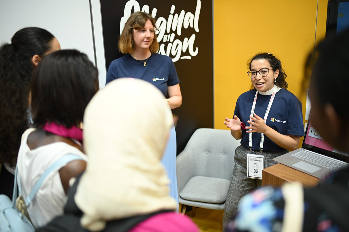 microsoftfrance's tweet photo. L'Ecole IA by @simplonco est sur le stand Microsoft à #VivaTech pour répondre aux questions de tous les curieux sur l' #IA ! Ils seront ravis d'échanger avec vous sur leur formation & le partenariat avec Microsoft 👏#VivaMS https://t.co/cI3NHt1nLi
