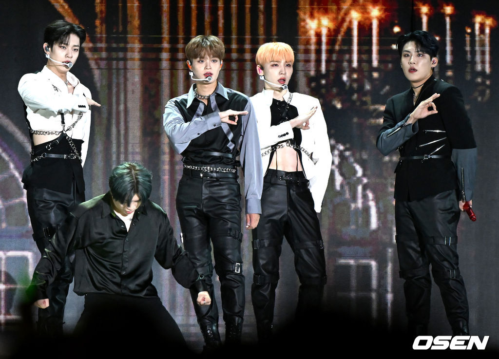 INTL_AB6IX's tweet photo. [📸/220618] AB6IX at 2022 Dream Concert 

🔗 https://t.co/kywinOX2Jb
🔗 https://t.co/epFwcFOOmd
🔗 https://t.co/6cI6j3kjIU
🔗 https://t.co/ZaQT7dXXRZ
🔗 https://t.co/5OxiNIcOPG
🔗 https://t.co/dlzlVCdTd9

#AB6IX #에이비식스 #전웅 #김동현 #박우진 #이대휘 @AB6IX @AB6IX_MEMBERS https://t.co/UPnRdQO53d