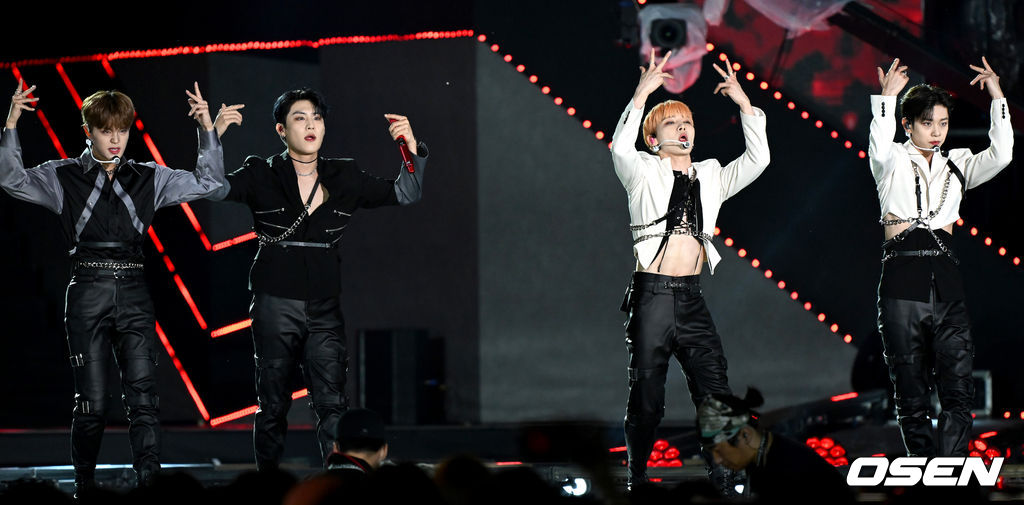 INTL_AB6IX's tweet photo. [📸/220618] AB6IX at 2022 Dream Concert 

🔗 https://t.co/kywinOX2Jb
🔗 https://t.co/epFwcFOOmd
🔗 https://t.co/6cI6j3kjIU
🔗 https://t.co/ZaQT7dXXRZ
🔗 https://t.co/5OxiNIcOPG
🔗 https://t.co/dlzlVCdTd9

#AB6IX #에이비식스 #전웅 #김동현 #박우진 #이대휘 @AB6IX @AB6IX_MEMBERS https://t.co/UPnRdQO53d