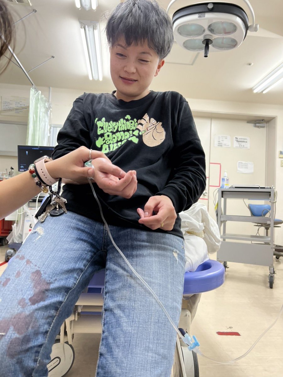 0326monro's tweet photo. お酒に飲まれて頭パッカーン。
4針で収まって良かった。

いい経験。
何事も経験しないと分からない。
友達に恵まれて幸せ。

酔っ払って頭縫われる人と繋がりたい

人生生きてるだけで丸儲け https://t.co/Eox61QlUO8