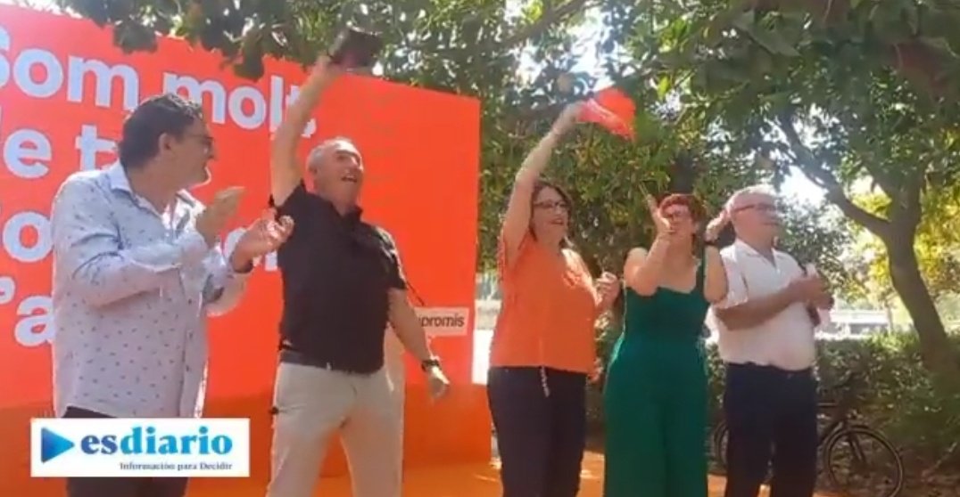 tresmasciento's tweet photo. Nunca he visto organizar una fiesta para celebrar una imputación por un delito gravísimo.
Y me da asco.
Me da mucho asco. https://t.co/KqqYq5DCAY