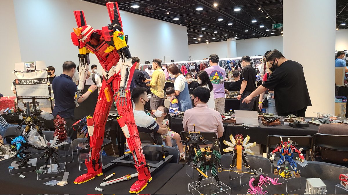 Buffoon76242561's tweet photo. 2022 Hobby Fair

#lego #레고 #바이오니클 #bionicle #legostagram #legomoc #bioniclemoc #legomech #legomecha #레고창작 #herofactory #herofactorymoc #Lecnic #buffoon #conceptart #하비페어 #hobbyfair #2022하비페어 #2022hobbyfair https://t.co/Yk8v1NQjdZ