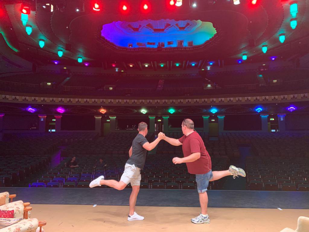 BbMrsbrownsboys's tweet photo. Ready to rock the matinee at the #hammersmithappollo https://t.co/WoYcbJnUzn