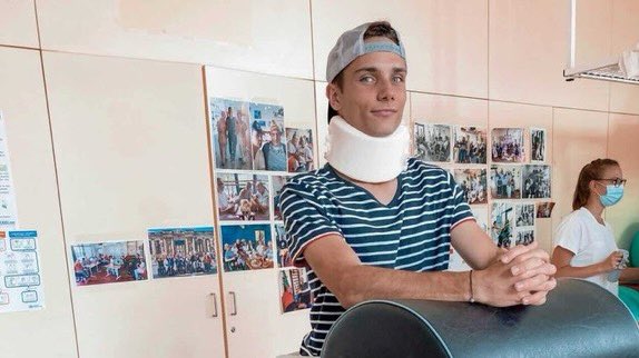 topdusavoir's tweet photo. Léo a été déclaré paraplégique en 2020 à cause d'un accident de motocross. Mais aujourd'hui, grâce à une volonté de fer, il s'est remis à marcher ! À son tour, Léo aide d'autres personnes en situation de handicap dans leur parcours https://t.co/NwLLDe30KQ