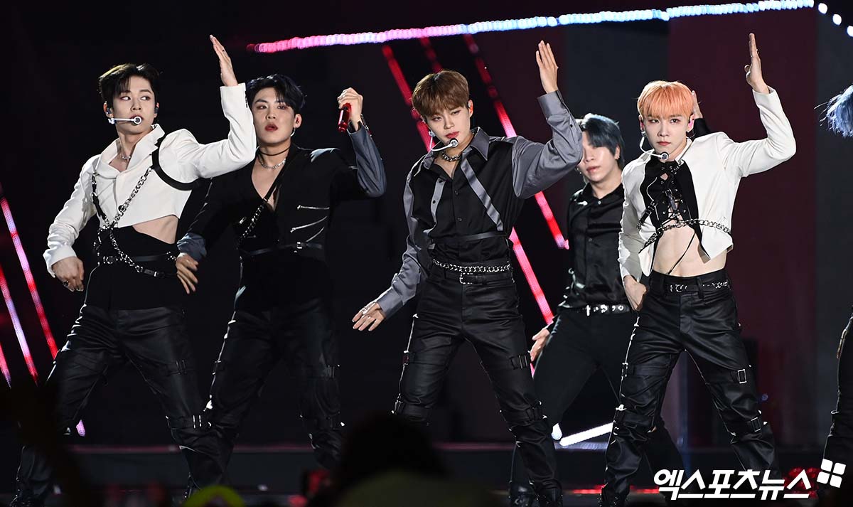 INTL_AB6IX's tweet photo. [📸/220618] AB6IX at 2022 Dream Concert 

🔗 https://t.co/kywinOX2Jb
🔗 https://t.co/epFwcFOOmd
🔗 https://t.co/6cI6j3kjIU
🔗 https://t.co/ZaQT7dXXRZ
🔗 https://t.co/5OxiNIcOPG
🔗 https://t.co/dlzlVCdTd9

#AB6IX #에이비식스 #전웅 #김동현 #박우진 #이대휘 @AB6IX @AB6IX_MEMBERS https://t.co/UPnRdQO53d