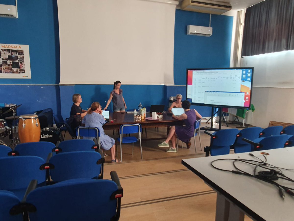active_cre's tweet photo. Day 3: Updating Mobility Tool

#ErasmusPlus #creactive @sepiegob https://t.co/nR82kFYdVx