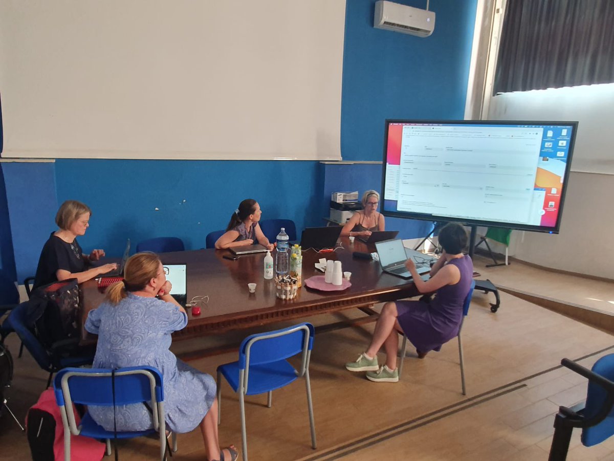 active_cre's tweet photo. Day 3: Updating Mobility Tool

#ErasmusPlus #creactive @sepiegob https://t.co/nR82kFYdVx