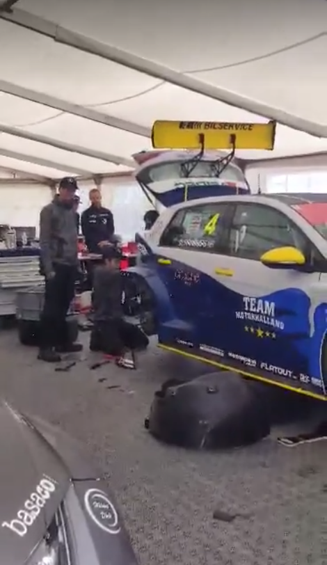 MsportXtra's tweet photo. UPDATE number 2 !! While it is still raining in #Skelleftea, @DStrandberg and #TeamStrandberg are not only working on the front of the car, but also the rear has got some damage. The aim is to make it before Race 2 but no quarentee as of yet. #MsportXtra @STCC_Official #STCC https://t.co/wP2uFGilDV