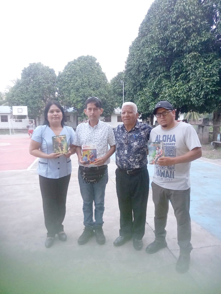 RedesLiteraria's tweet photo. José Félix Maquén Gamarra, miembro del equipo "Redes Literarias" visita las Instituciones educativas de la región San Martín. https://t.co/q2CyW5FkdT
