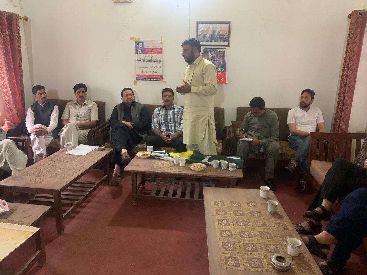 Sikanda90321700's tweet photo. 25 تا 27 جون بھمبر تا مظفراباد تک اسیر وحدت مارچ اور یو این آفس کے سامنے دھرنا کے سلسلہ میں جے کے ایل ایف کے مرکزی و زونل قائدین  کی حویلی بار کونسل کے ممبران سے ملاقات  اور اسیر وحدت مارچ میں شرکت کی دعوت۔
#ReleaseYasinMalik https://t.co/u1pfWFVnUR