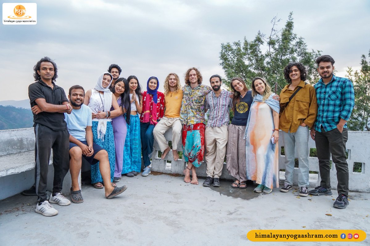 himalayanyoga1's tweet photo. 🌟Weekend Excursion at Kunjapuri Temple (Himalayas)🌟
🌄“The secret to a good morning is to watch the sunrise with an open heart & taking the blessings .”🌄
#kunjapuritemple #exursion #spirituality #yoga #yogateachertraining #yogaschool #yogaindia #rishikesh #india #meditation https://t.co/W5DpRDia8P