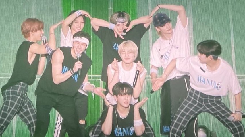 minunivers's tweet photo. THEY DID A HEART TOGETHER https://t.co/6VogQnnRUN