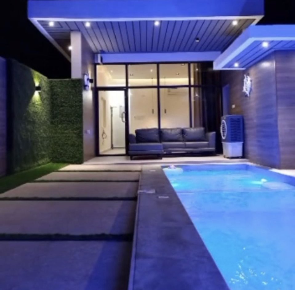 بقدم لكم ثريد عن الفنادق و المطاعم و الأماكن السياحية في صلاله🌿

حتى يكون دليل مبسط لـ لأي زائر✨

📍ت...