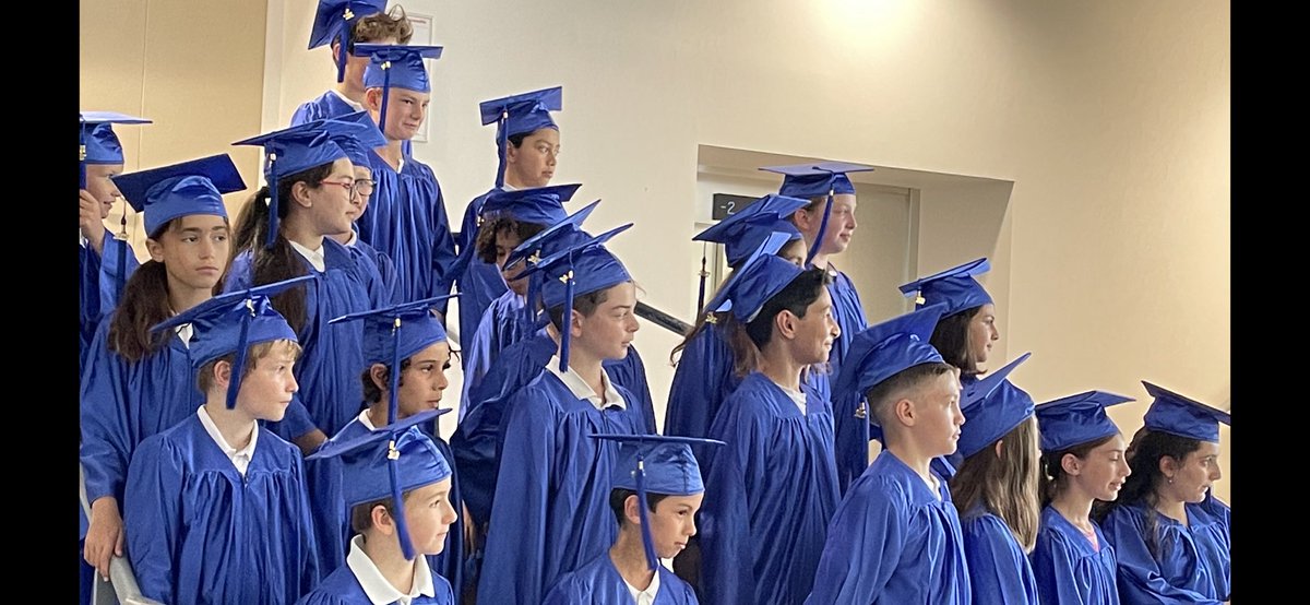 JeanXavieMoreau's tweet photo. Bravo à nos élèves ⁦@EIBParis⁩ La Jonchere pour leur #graduation 👏👏 de fin de primaire et MERCI à tous nos enseignants et  nos équipes pour le travail réalisé cette année. Grâce à notre association de parents d’élèves la fête d’école était magnifique🙏 ⁦@jpdavasse⁩ https://t.co/5qz1iMrSgK