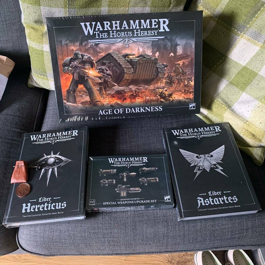 EdgeofEmpirePC's tweet photo. Supply drop; received! Happy Heresy day to me mother hubbards! The lodge medal was a nice unexpected bonus from those chaps at @theoutpostsheffield Cheers guys! R #conkersdeep #edgeofempirepodcast#edgeofempire#heresynpc2022
#artisanalidiot
#orlockpowerf… https://t.co/9G12oDmUbk https://t.co/lzcZqGARt1