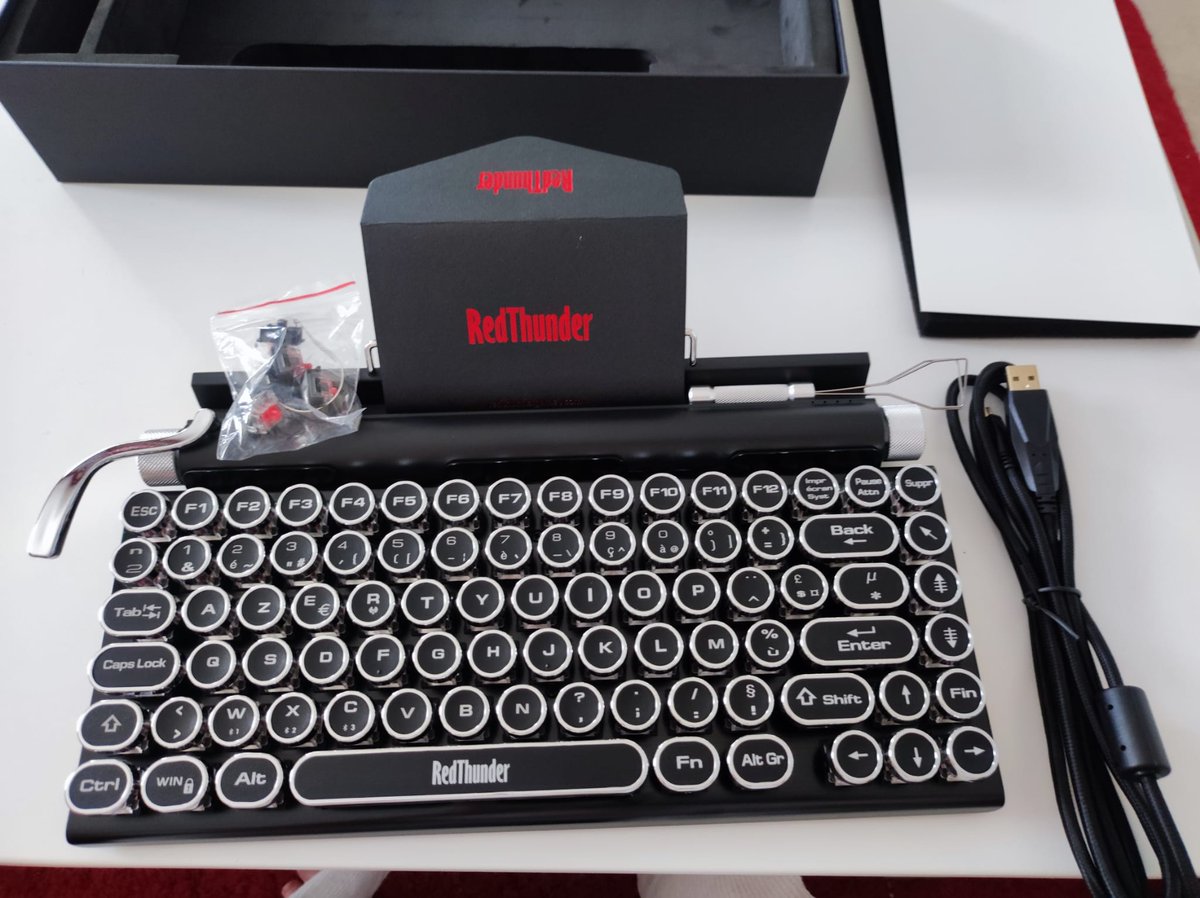 Tricaurelie's tweet photo. Thank you @cavanscott for mentioning your @getfreewrite in several posts, it inspired me to hunt for my own no-distraction setup to get back on track with my writing!
Now I can combine this gorgeous #mechanicalkeyboard by RedThunder with the #WriterPlus app and it works wonders! https://t.co/OEMMAKCZHJ
