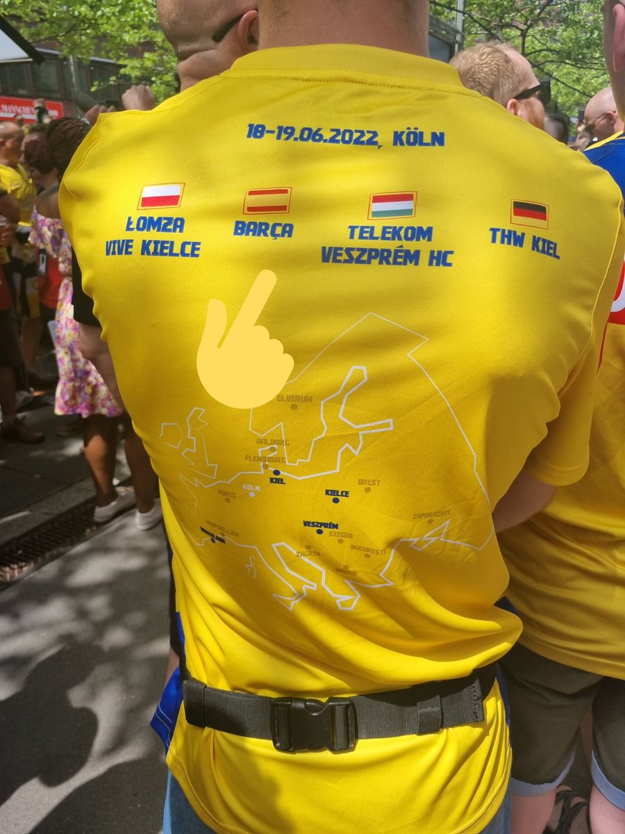 fns_k's tweet photo. Que cabrones son los del Kielce.
Mira que poner en la camiseta que el @FCBhandbol es español 🤣🤣🤣
No les reconocen nacionalidad catalana y polaca...
#ehffinal4
#helloCologne https://t.co/mXEtnlmtO6