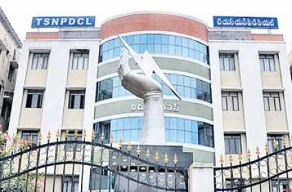 Journo_laxman's tweet photo. #TSNPDCL issues notification for direct recruitment of 82 Electrical AE posts @TSNPDCLORGANIZA @TelanganaCMO #Govtjobs #Telangana #NPDCL #Warangal @TriCityWarangal https://t.co/by8ldYXyBO