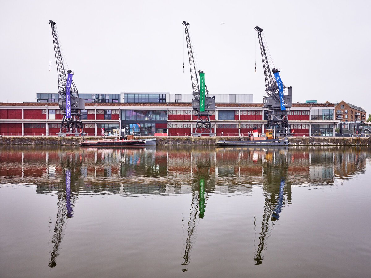 XRYouthBristol's tweet photo. FREE BUSES, FAIR BUSES

Have you seen our banners up on the cranes in the Harbourside?

We're demanding that @WestofEnglandCA gives us free buses for young people and an improved bus network!

Read more ⬇️
https://t.co/YXFA5REccv https://t.co/SUU9eq1h2Z