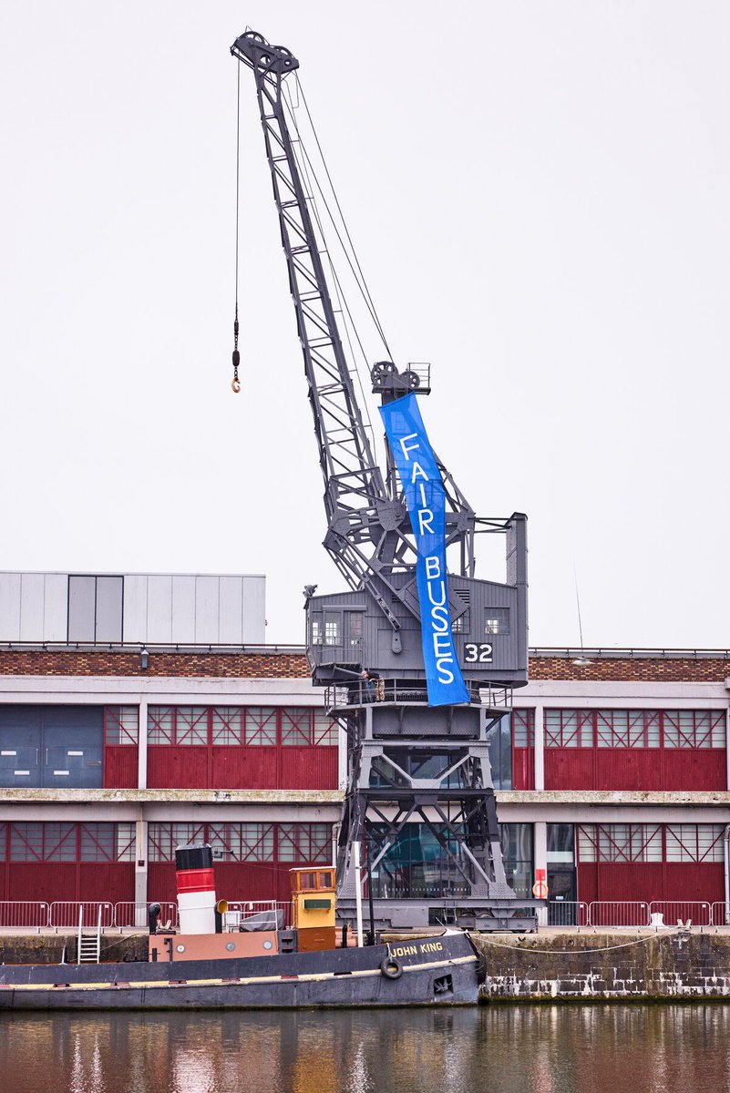 XRYouthBristol's tweet photo. FREE BUSES, FAIR BUSES

Have you seen our banners up on the cranes in the Harbourside?

We're demanding that @WestofEnglandCA gives us free buses for young people and an improved bus network!

Read more ⬇️
https://t.co/YXFA5REccv https://t.co/SUU9eq1h2Z