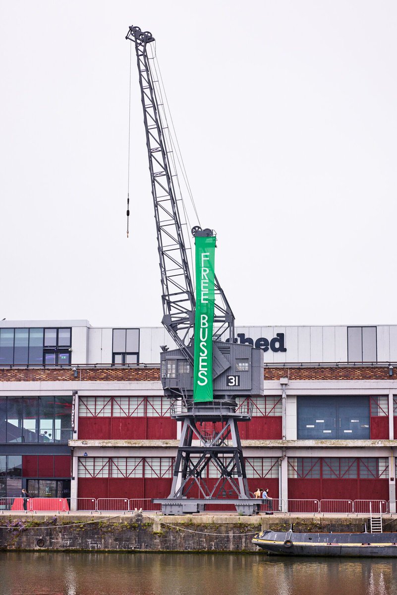 XRYouthBristol's tweet photo. FREE BUSES, FAIR BUSES

Have you seen our banners up on the cranes in the Harbourside?

We're demanding that @WestofEnglandCA gives us free buses for young people and an improved bus network!

Read more ⬇️
https://t.co/YXFA5REccv https://t.co/SUU9eq1h2Z