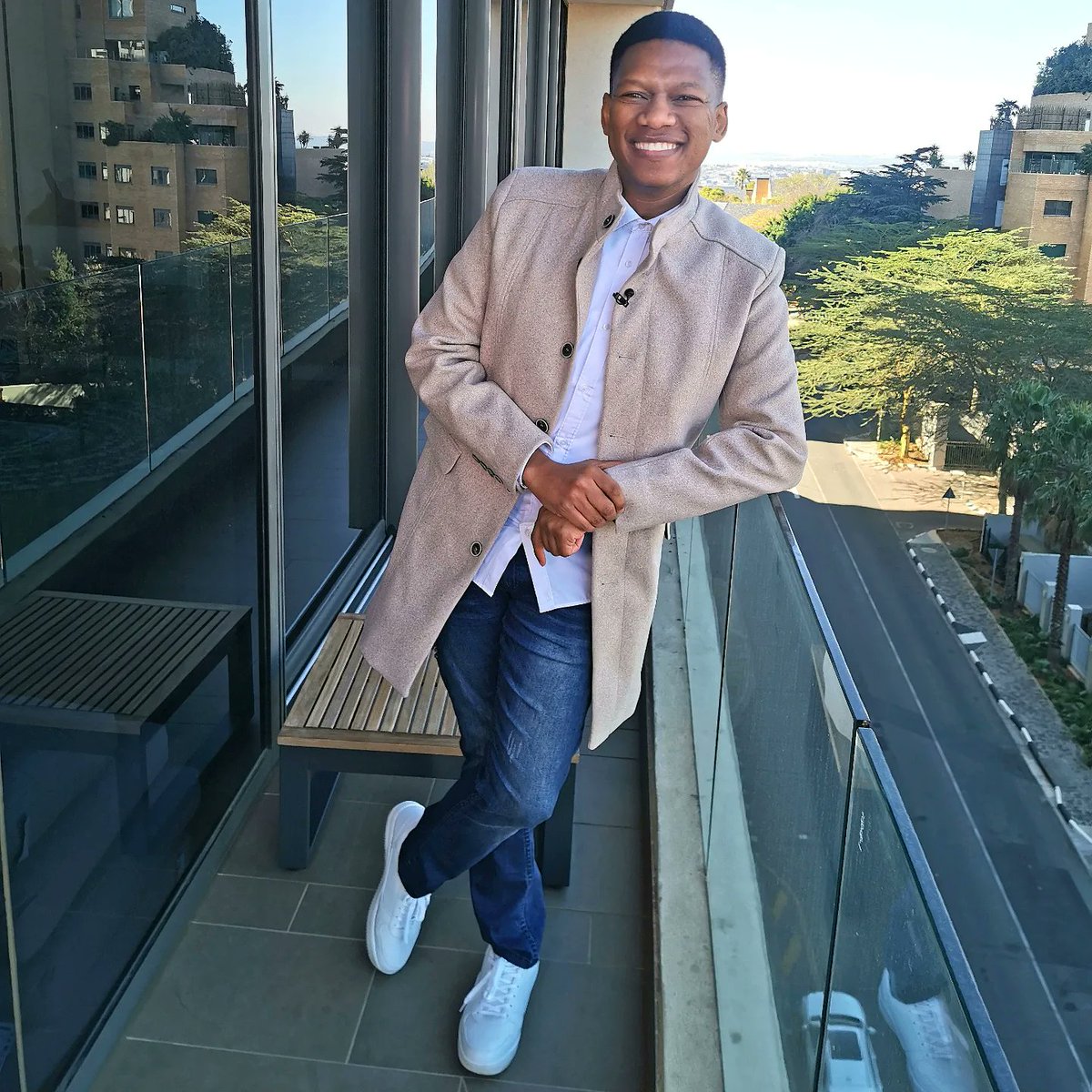 ProVerbMusic's tweet photo. Filmed 3 episodes of the 2nd season of #ThePropertyGame for @homechannelsa alongside @sylviaproperty, dressed by @TruworthsTweets https://t.co/MFkRcHo0wZ