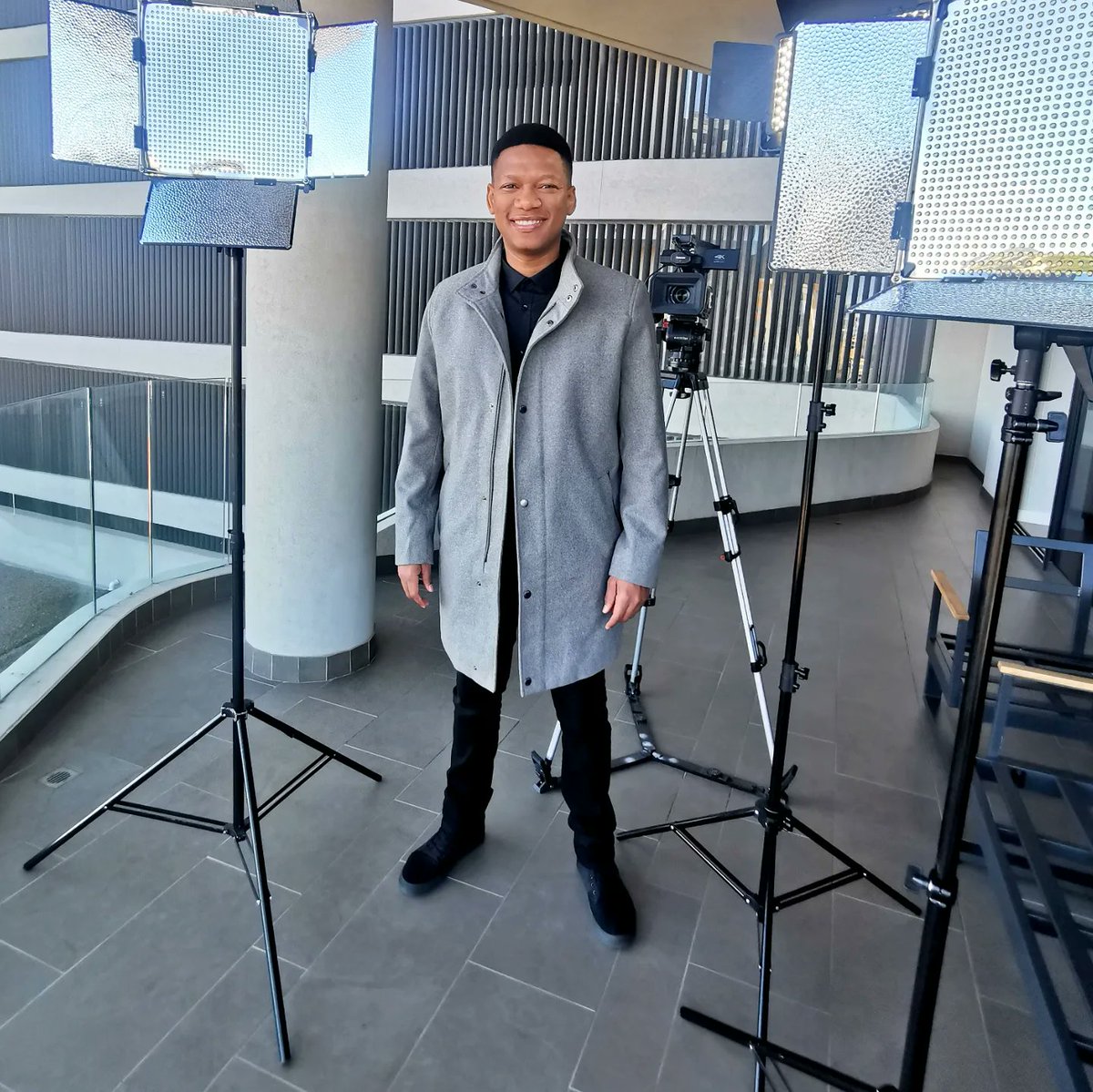 ProVerbMusic's tweet photo. Filmed 3 episodes of the 2nd season of #ThePropertyGame for @homechannelsa alongside @sylviaproperty, dressed by @TruworthsTweets https://t.co/MFkRcHo0wZ