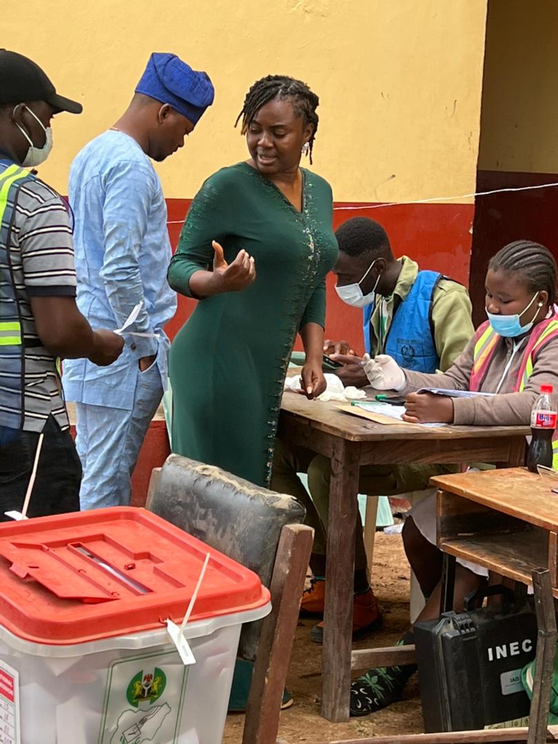 _AdeyinkaAlli's tweet photo. Prince Adeyinka Alli And his wife Mrs Folashade Alli just voted.
#EkitiDecides2022 https://t.co/bt8uMpm7o3