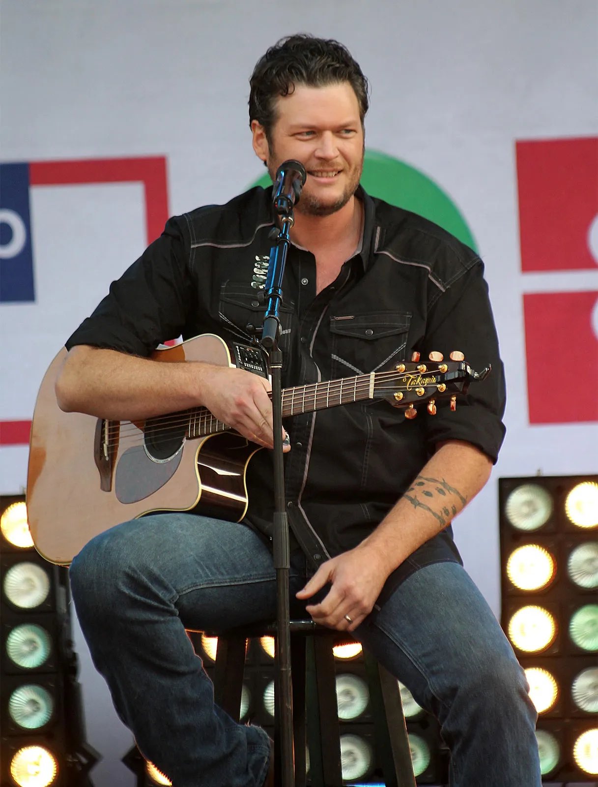 Happy Birthday to Blake Shelton .. 