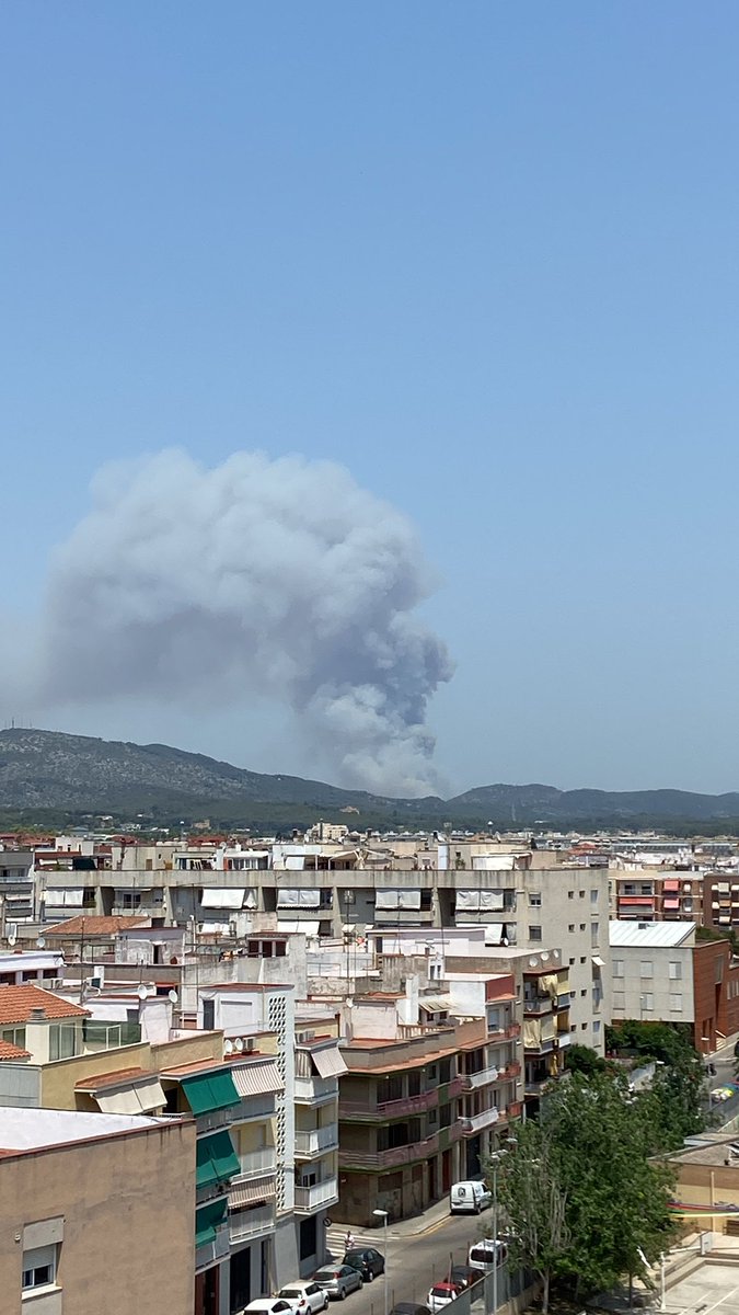 6q95's tweet photo. #ifolivella des de Vilanova https://t.co/vSAErgt49C
