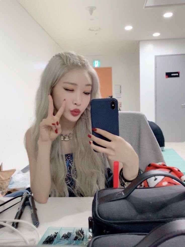 ChunghaBrazil's tweet image. One time for the            Two times for
present                            the past