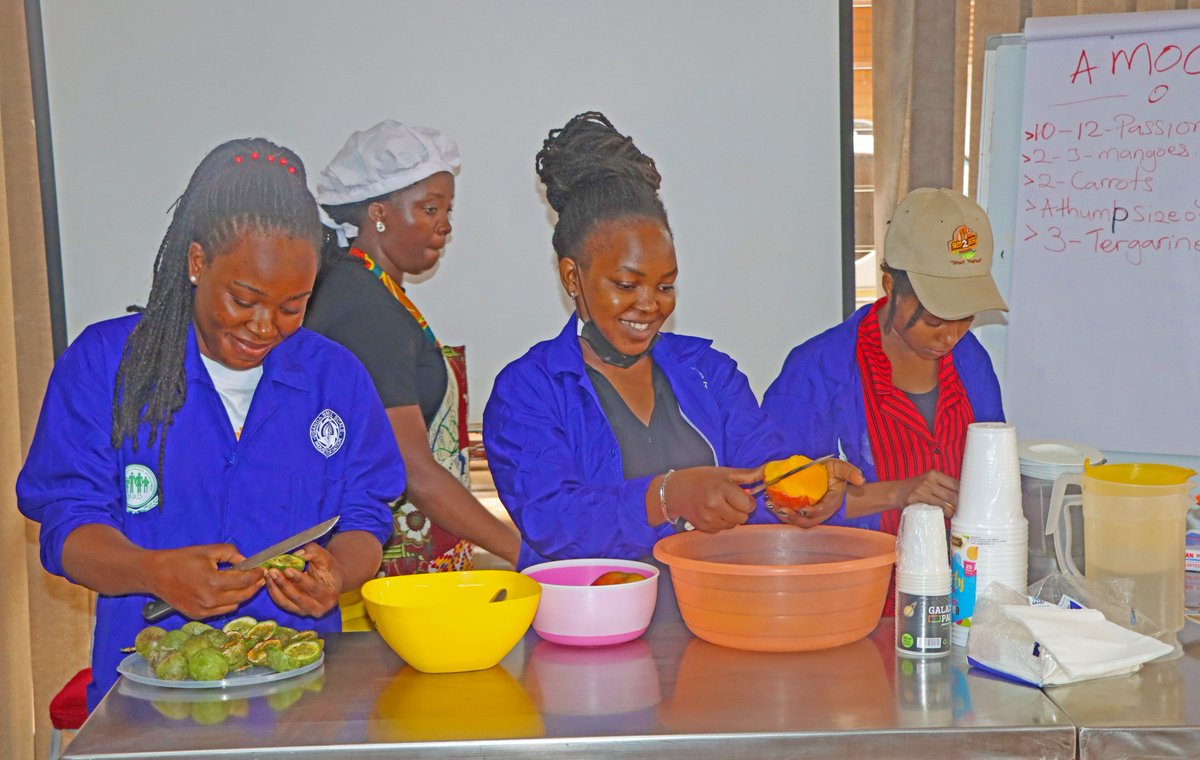 USSIAssociation's tweet photo. #HappeningNow: The #juice cottage training is on going at the @USSIAssociation Boardroom. Where 13 #Happy Participants are learning new recipes and tips of making various juices such as Mocktails, Cocktails & Mojitos.
#cottagetraining #SMEs #smesector #SMEAcademy #startups https://t.co/bmT9KpRRHM