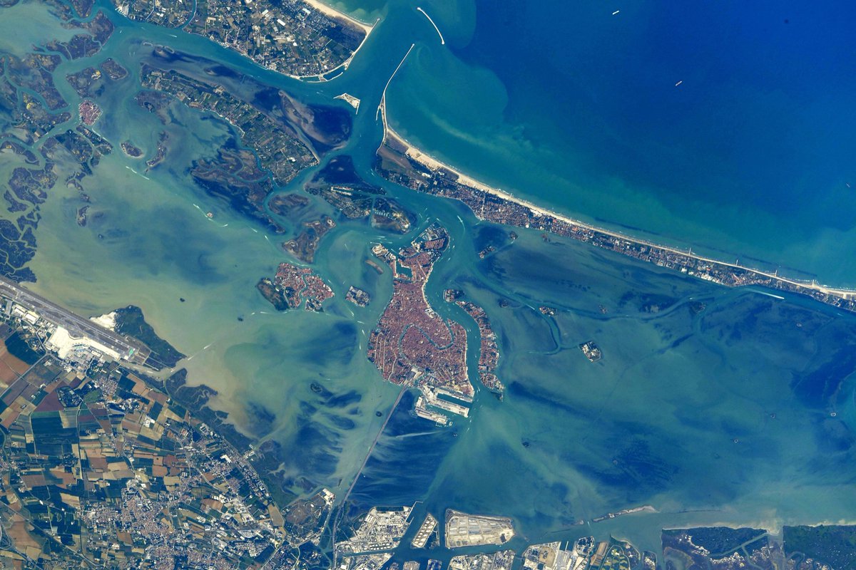 Ladies and gentlemen, Venice! Different days, different light, always gorgeous.
Venezia! Giorni diversi, diverse condizioni di luce, sempre bellissima. 
#MissionMinerva